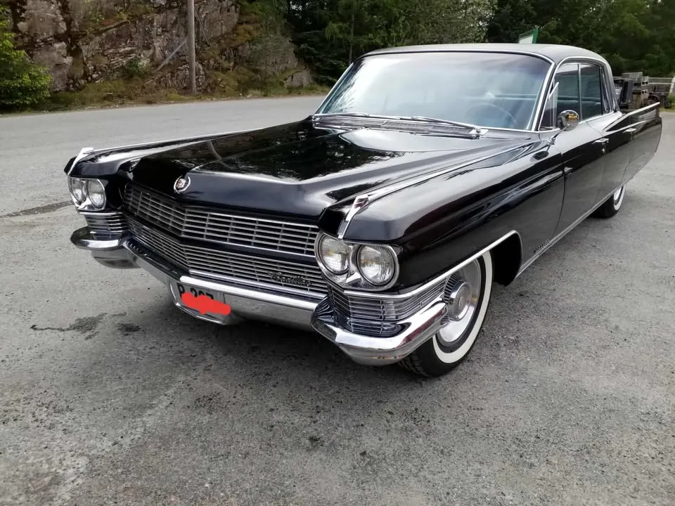 Klassisk Cadillac hos Skogsvåg Auto
