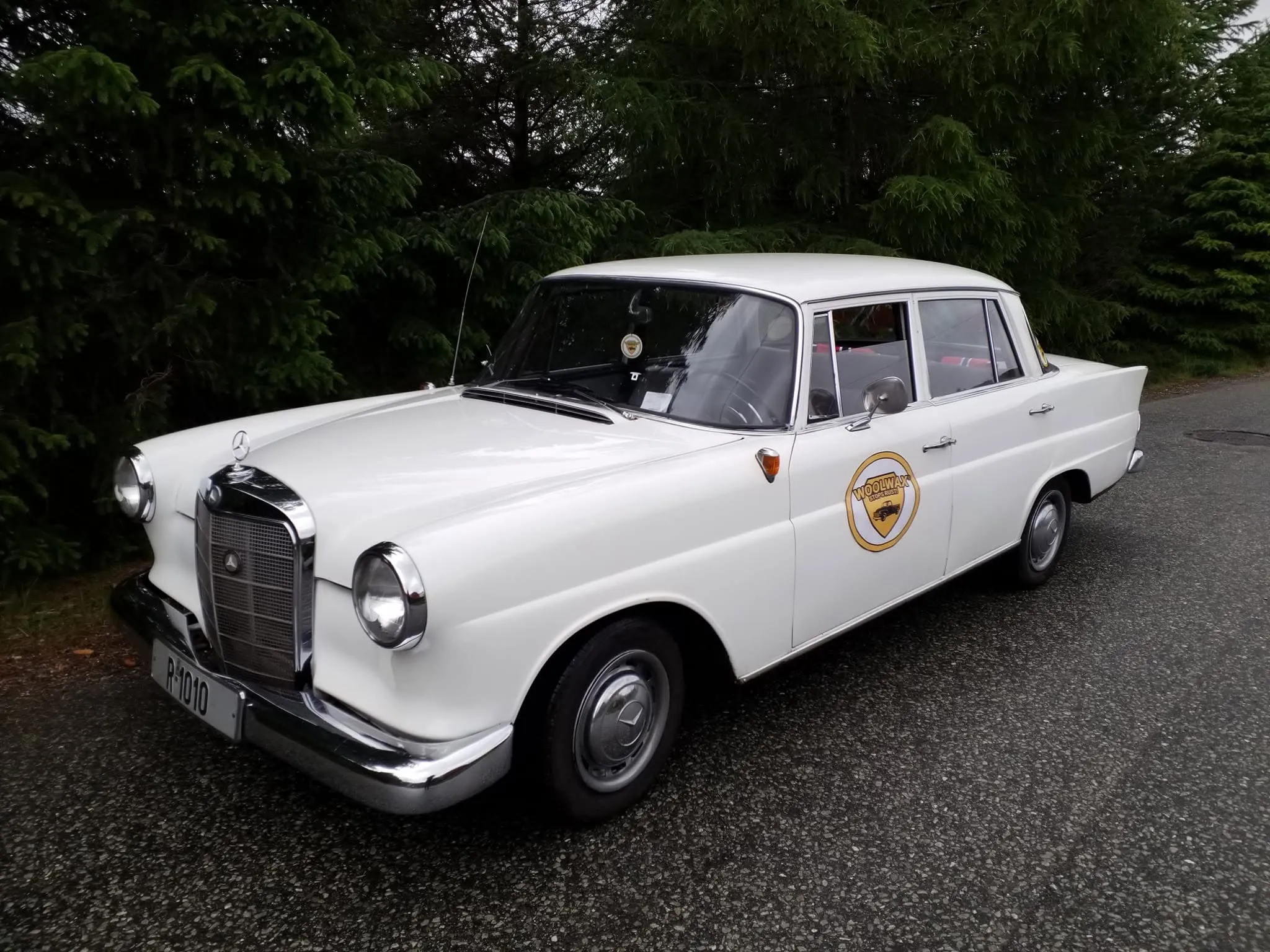 Klassisk Mercedes behandlet hos Skogsvåg Auto