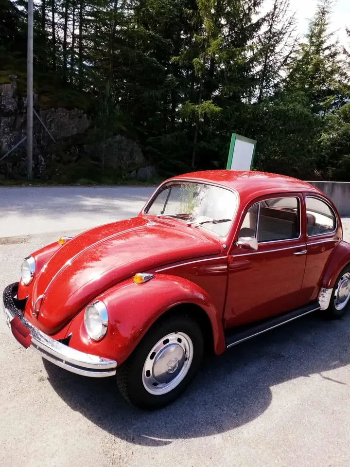 Rød veteran VW Boble